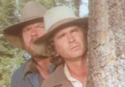 Charles (Michael Landon, r.) und Jonathan (Merlin Olsen, l.) haben gro&szlig;e M&uuml;he, sich in der Wildnis etwas Essbares zu beschaffen ...