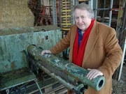 Christian mit einer Kanone in Belgien.