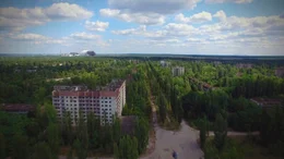 Die Sperrzone um das Atomkraftwerk Tschernobyl. Im Vordergrund die verlassene Stadt Pripyat, im Hintergrund der Ungl?cksreaktor von Tschernobyl.