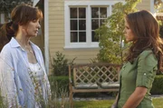 Hat Beth (Anne Archer, l.) etwas mit dem Geist zu tun, der Melinda (Jennifer Love Hewitt, r.) seit dem sie aus dem Krankenhaus entlassen wurde, verfolgt.
