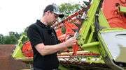 Osnabr&uuml;ck. Betriebsleiter Florian Menke muss daf&uuml;r sorgen, dass immer genug Erntemaschinen bereit sind. Die Landwirtinnen und Landwirte bestimmen den Erntezeitpunkt.