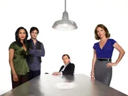 v.li. Ria Torres (Monica Raymund), Eli Loker (Brendan Hines), Dr. Cal Lightman (Tim Roth) und Dr. Gillian Foster (Kelli Williams)