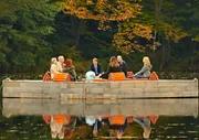 Die erste Seminar-Sitzung mit Gudrun (Jutta Speidel), Herbert (Walter Kreye), Rosa (Paula Kalenberg), Johann (Max von Pufendorf), Therapeutin (Birge Schade), Alfred (Martin Brambach) und Silvia (Stefanie Stappenbeck).