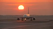 Sonnenuntergang am Frankfurter Flughafen.