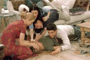 Lisa Kudrow, Jennifer Aniston, Courteney Cox, Matthew Perry, David Schwimmer Lisa Kudrow, Jennifer Aniston, Courteney Cox, Matthew Perry, David Schwimmer