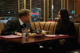 John Frazier (James Corden, l.); Debbie Ocean (Sandra Bullock, r.)