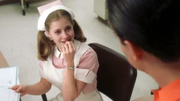 Schwester Brenda (Amy Adams) ist ganz angetan vom charmanten Frank