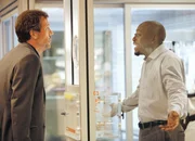 Arztkollege als Patient: Hugh Laurie als Dr. Gregory House, Omar Epps als Dr. Eric Foreman (Copyright SRF/NBCUniversal)