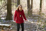 Detective Ochkie untersucht den Wald.