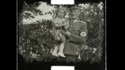9,5mm Material von Otto P. - Der Amateurfilmer in Uniform mit Tochter. 9,5mm Material von Otto P. - Der Amateurfilmer in Uniform mit Tochter.