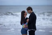 Belly (Lola Tung), Conrad (Christopher Briney)