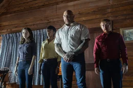 L-R: Adriane (Abby Quinn), Sabrina (Nikki Amuka-Bird), Leonard (Dave Bautista) und Redmond (Rupert Grint)
