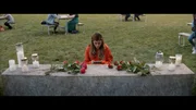 Meral (Deniece Ignacio Nyman) trauert um ihren verstorbenen Freund Sebastian.