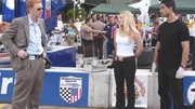 Tragischer Unfall oder heimtückischer Mord? Ein Mechaniker eines Auto-Rennsport-Teams stirbt bei einem Feuer. Die Untersuchung führt das CSI-Team (vo.v.li. David Caruso, Emily Procter, Adam Rodriguez) in die Welt des Automotorsports.