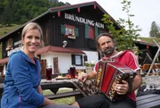 Sonja Weissensteiner und Alexander Huber auf der Bründling Alm. Sonja Weissensteiner und Alexander Huber auf der Bründling Alm.