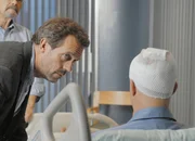 Kann Dr. House (Hugh Laurie, l.) dem Pianist Patrick Obyedkov (Dave Matthews, r.) helfen?