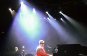 Elton John tritt am 31. Dezember 2014, im Barclays Center im New Yorker Stadtteil Brooklyn auf. Das war das erste Mal, dass er an Silvester in New York City auftrat.