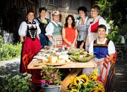 SRF bi de L&uuml;t Landfrauenk&uuml;che - Brigitte Wegm&uuml;ller, Bigenthal BE Folge 1 Gruppenbild der Landfrauen: Brigitte Wegm&uuml;ller, Monika Kenllwolf-Abderhalden, Irene Schmid, Nicole Tanner, Karin Hengartner, Marlise Baur, Manuela Barmettler