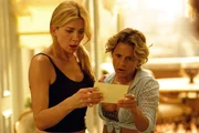 Rachel Hoffberg (Amy Sedaris,r.), Caroline Lane (Natasha Richardson,l.)