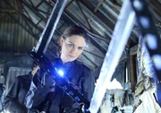Brennan (Emily Deschanel) versucht mit ihrem Team herauszufinden, wie es zu dem Feuer in dem Bunker, in dem eine tote Frau gefunden wurde, gekommen ist. Brennan (Emily Deschanel) versucht mit ihrem Team herauszufinden, wie es zu dem Feuer in dem Bunker, in dem eine tote Frau gefunden wurde, gekommen ist.