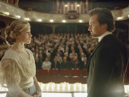 Obwohl seine Jugendliebe (Jessica Biel, l.) inzwischen standesgem&auml;&szlig; mit Kronprinz Leopold verlobt wurde, unternimmt Zauberer Eisenheim (Edward Norton, r.) alle Anstrengungen, die Frau seines Herzens doch noch zu erobern. Auch wenn das bedeutet, dass er seine magischen Kr&auml;fte einsetzen muss ...