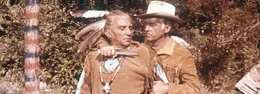 Old Surehand (Stewart Granger, r.) h&auml;lt den betagten Komanchen-H&auml;uptling Maki-Moteth (Dusan Antonijevic, l.) in Schach ...