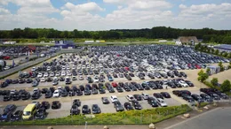Jedes Jahr finden &uuml;ber 14.000 Fahrzeuge im Bremer Gebrauchtwagenhandel "Dat Autohus" einen neuen Besitzer.