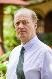 Adrian Edmondson (Charles Crabtree). Adrian Edmondson (Charles Crabtree).