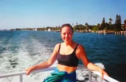 Die junge Versicherungsangestellte Katie Froeschle ist mit Freunden in einem Restaurant verabredet, erscheint dort jedoch wider Erwarten nicht. Sie meldet sich weder bei ihren Freundinnen noch bei ihren Eltern, die schlie&szlig;lich die Polizei informieren.