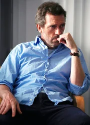 In Gedanken versunken: Hugh Laurie als Dr. Gregory House In Gedanken versunken: Hugh Laurie als Dr. Gregory House