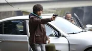 Gerade als Hagen den Waffendeal perfekt machen will, tauchen Ben (Tom Beck, vorne) und Semir (Erdogan Atalay) auf und liefern sich mit den Gangstern ein Feuergefecht, das furchtbar endet...