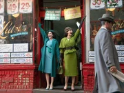 Miriam 'Midge' Maisel (Rachel Brosnahan), Rose Weissman (Marin Hinkle)