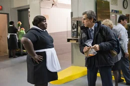 Odessa (Gabourey Sidibe) braucht einen Mann, um in den USA bleiben zu k&ouml;nnen. Kann Geb&auml;ude-Manager Josh (Ben Stiller), ihr direkter Vorgesetzter, ihr helfen?