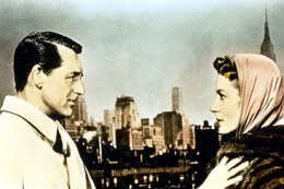 Es ist Liebe auf den ersten Blick, doch da beide bereits fest liiert sind, beschlie&szlig;en Nick (Cary Grant, l.) und Terry (Deborah Kerr, r.) eine Trennung auf Zeit ...
