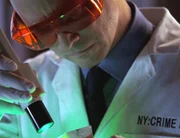 Die Obduktion des Skeletts wirft f&uuml;r Mac Taylor (Gary Sinise) und das Team nur noch mehr Fragen auf.