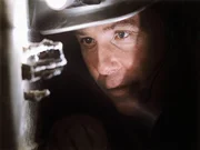 Bei Rohrarbeiten wurde im Fundament eines Hauses ein eingemauertes Skelett gefunden. Gil (William Petersen) untersucht die sterblichen &Uuml;berreste der Leiche.