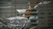 Kurz nach der Entlassung ist Juri (David Ali Rashed) durch den Unfall erneut Patient von Dr. Ballouz.