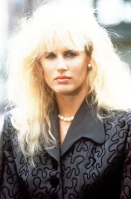 Darien (Daryl Hannah) wird von Gordon Gekko an den jungen Bud als Geliebte "ausgeliehen".