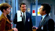 Die Detectives Megan Wheeler (Julianne Nicholson) und Mike Logan (Chris Noth, M.) zeigen Captain Danny Ross (Eric Bogosian) eine Urkundenfälschung. Führt diese die Ermittler auf die richtige Spur? Die Detectives Megan Wheeler (Julianne Nicholson) und Mike Logan (Chris Noth, M.) zeigen Captain Danny Ross (Eric Bogosian) eine Urkundenfälschung. Führt diese die Ermittler auf die richtige Spur?