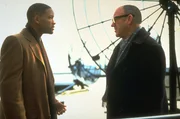 Erst als ihm der im Untergrund arbeitende Bewachungsexperte Brill (Gene Hackman, r.) die Ursachen erl&auml;utert, erkennt Robert Clayton Dean (Will Smith, l.), dass er einen gnadenlosen Gegenangriff starten muss, um sein Leben zur&uuml;ckzubekommen ..,.