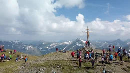 Greim - Wanderer machen Erinnerungsfotos.
