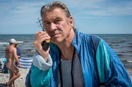 &Auml;rger am FKK-Strand: Kubatsky (Michael Kind) muss eingreifen.