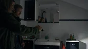 Stefan Schwab (Michael Kessler) und Anna Leitner (Bettina Lamprecht) machen im Badezimmer von Nicola Eschweiler eine grausige Entdeckung.
