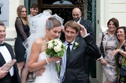 Hat Br&auml;utigam David (David Rott, r.) die richtige Schwester (Alissa Jung; l.) geheiratet?; Hat Br&auml;utigam David (David Rott, r.) die richtige Schwester (Alissa Jung; l.) geheiratet?