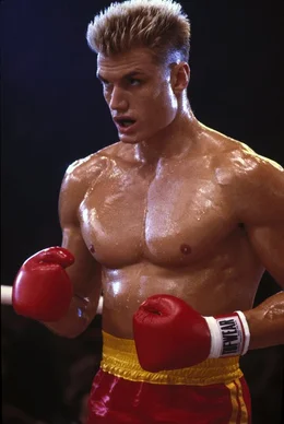 Die russische Kampfmaschine Ivan Drago (Dolph Lundgren) erwartet den Kampf mit dem Weltmeister ohne Furcht ...