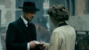 Clara Hoflinger (Mercedes Müller, rechts) bricht ihrem Mann Roman (Klaus Steinbacher, links) das Herz und beichtet ihren Ehebruch.