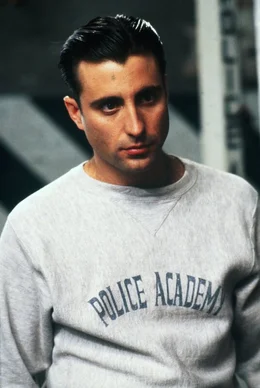 Giuseppe Petri (Andy Garcia), Deckname George Stone, ist das neueste Mitglied des Teams, das Al Capone zur Strecke bringen soll.