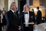 Helmuth Nowak (Gregor Seberg, l.), Viktor Löwe (Ernst Konarek). Im Hintergrund Komparsen Helmuth Nowak (Gregor Seberg, l.), Viktor Löwe (Ernst Konarek). Im Hintergrund Komparsen