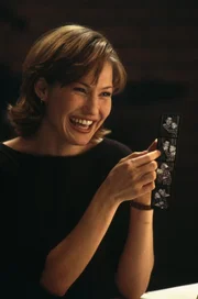 Layla Maloney (Joey Lauren Adams)