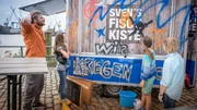 Auf Spurensuche an der zerstörten Fischbude Auf Spurensuche an der zerstörten Fischbude